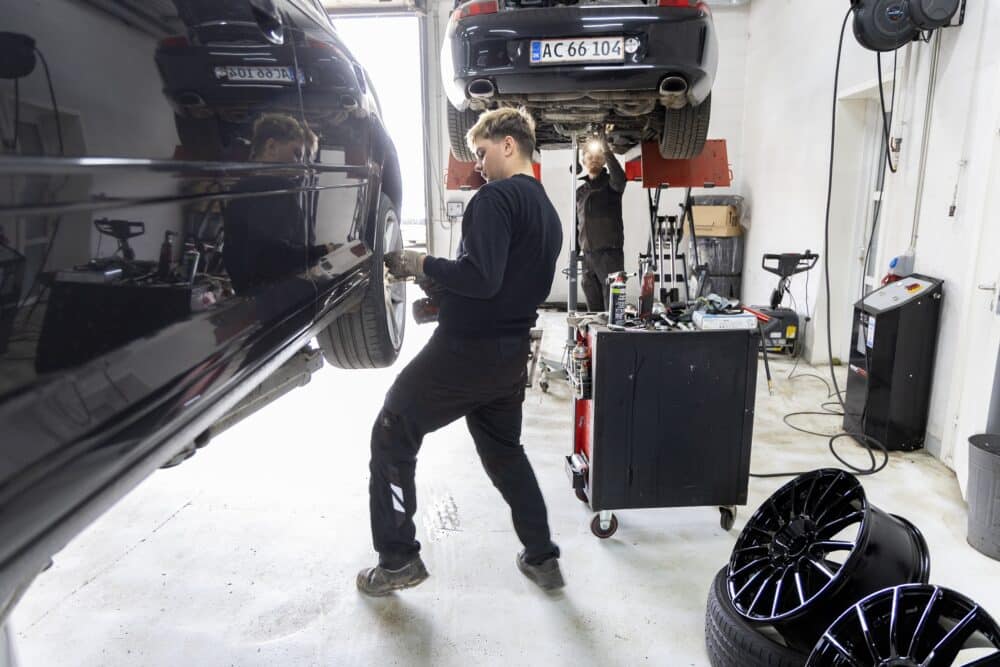 Montering af alufælge nær Odense og Svenborg på Fyn