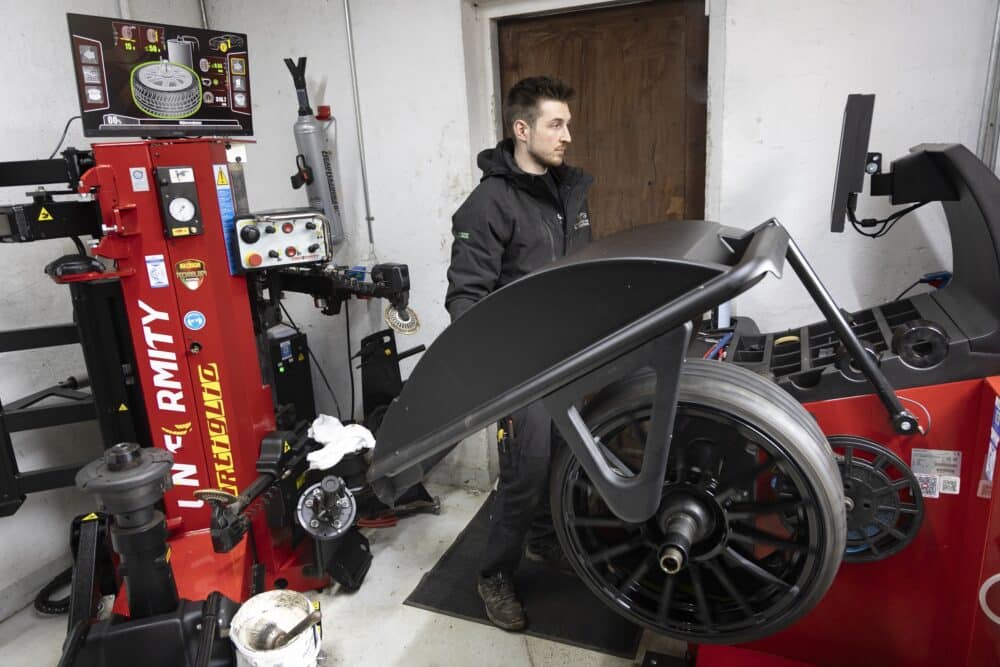 Ansat hos dækcenter nær Svendborg og Odense